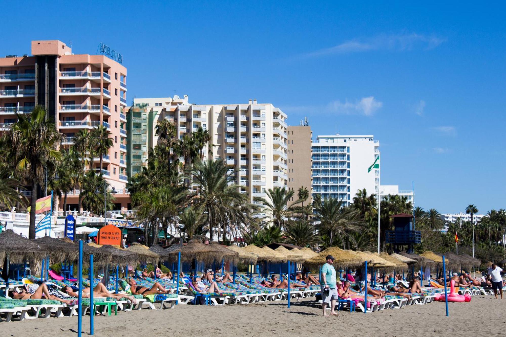 Benal Beach Suite Ii, Estudio Con Parque Acuatico Y Vistas Al Mar. Benalmádena Exteriér fotografie